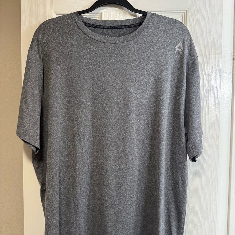 $5 SALE Men’s Reebok gray t-shirt Used condition.